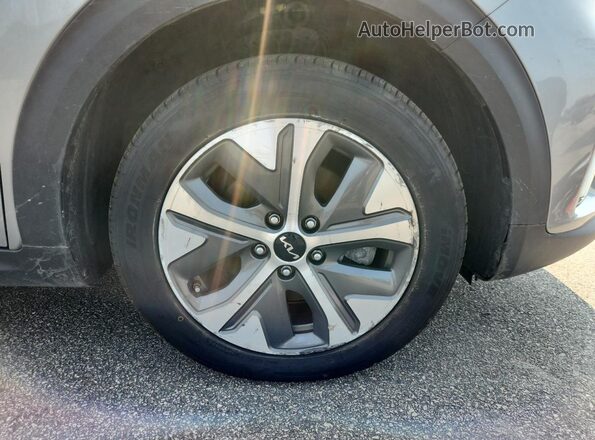 KNDCC3LG1N5159974 2022 KIA NIRO Silver 