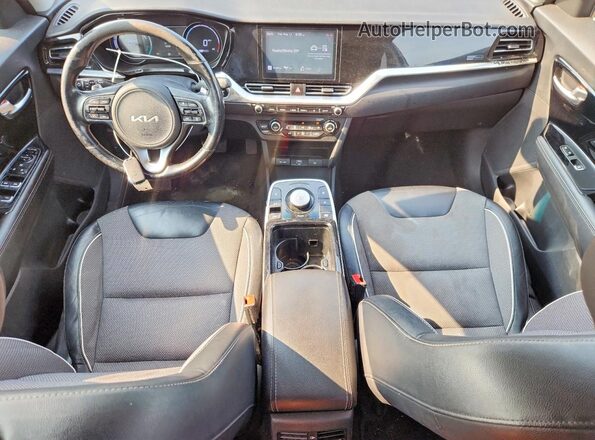 KNDCC3LG1N5159974 2022 KIA NIRO Silver Առջևի վահանակի տեսք