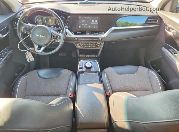 KNDCC3LG6N5160327 2022 KIA NIRO Угольный Вид панели приборов