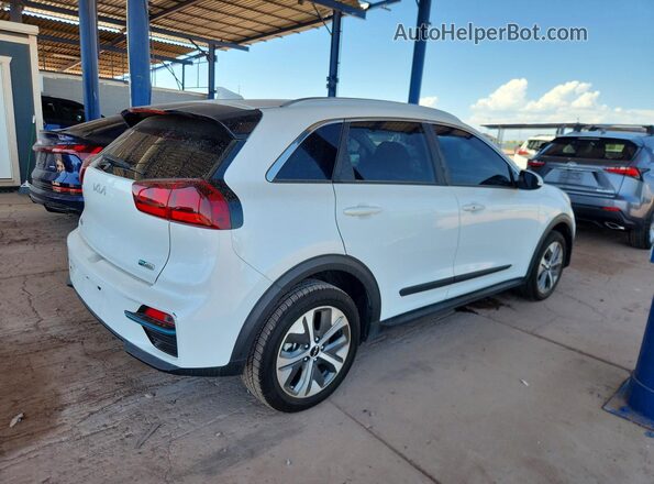 KNDCC3LG7N5124422 2022 KIA NIRO Белый Вид спереди