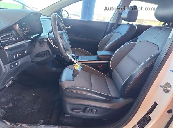 KNDCC3LG7N5124422 2022 KIA NIRO Белый Вид задних сидений
