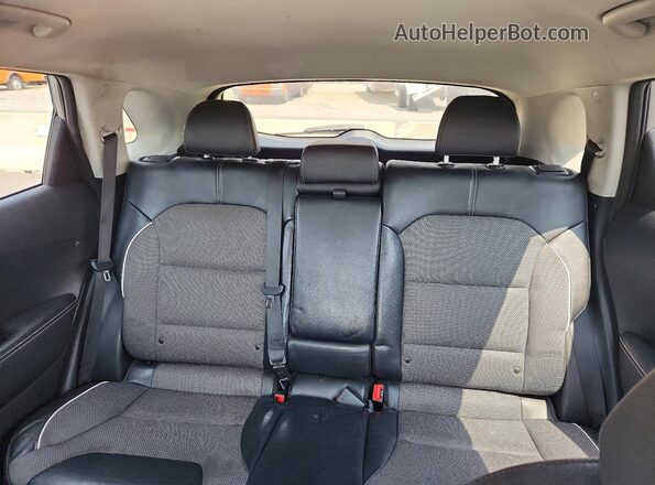 KNDCC3LG7N5161115 2022 KIA NIRO Silver Widok tylnych siedzeń