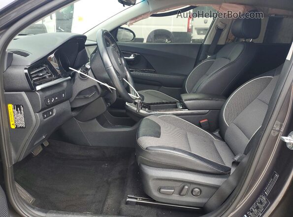 KNDCC3LG8L5062963 2020 KIA NIRO Gray Front interior view
