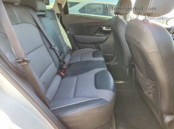 KNDCC3LGXL5074922 2020 KIA NIRO White უკანა სალონის ხედი