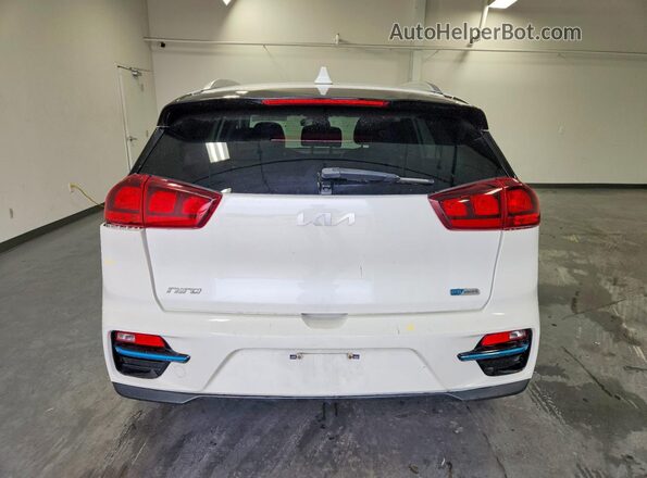 KNDCC3LGXN5160847 2022 KIA NIRO Белый Вид сзади