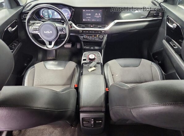 KNDCC3LGXN5160847 2022 KIA NIRO Белый Вид панели приборов