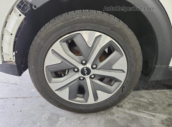 KNDCC3LGXN5160847 2022 KIA NIRO Белый 