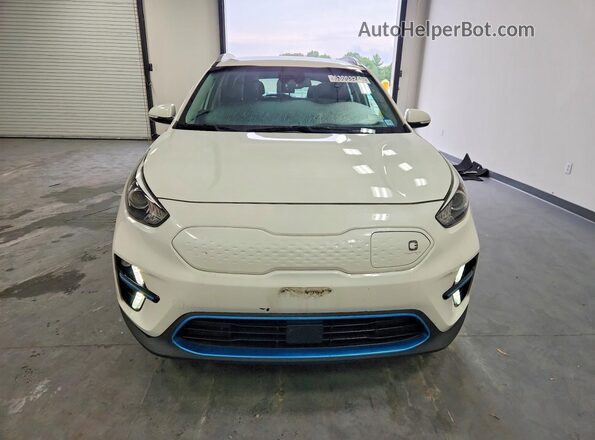 KNDCC3LGXN5160847 2022 KIA NIRO Белый Вид спереди