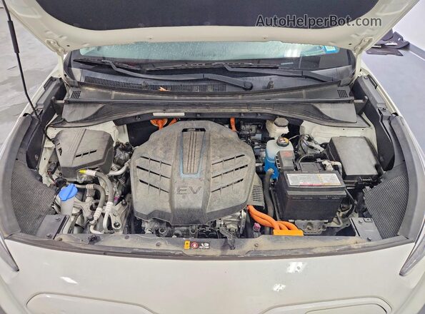 KNDCC3LGXN5160847 2022 KIA NIRO Белый Вид задней части салона