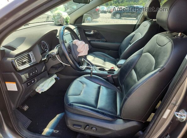 KNDCE3LC4H5057807 2017 KIA NIRO Серый Вид салона спереди
