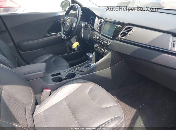 KNDCE3LC4H5082450 2017 KIA NIRO Silver Widok wnętrza z przodu