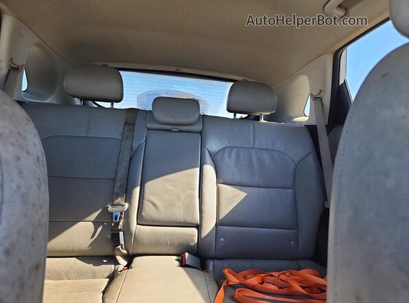 KNDCE3LC8H5069992 2017 KIA NIRO White Вид задніх сидінь