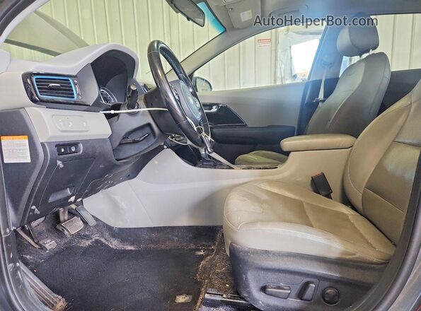 KNDCE3LC9H5062372 2017 KIA NIRO Gray Widok wnętrza z przodu