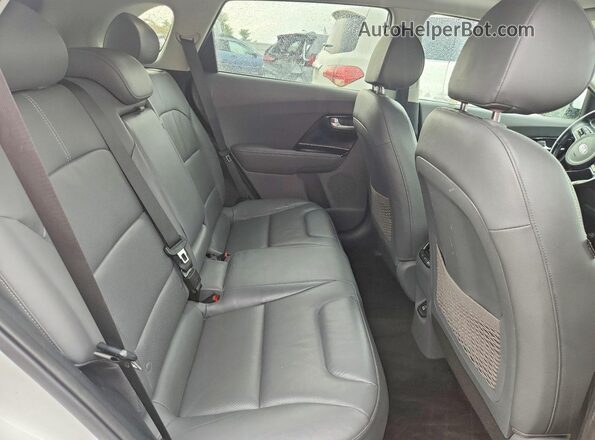 KNDCE3LC9K5223939 2019 KIA NIRO White Vista de los asientos traseros