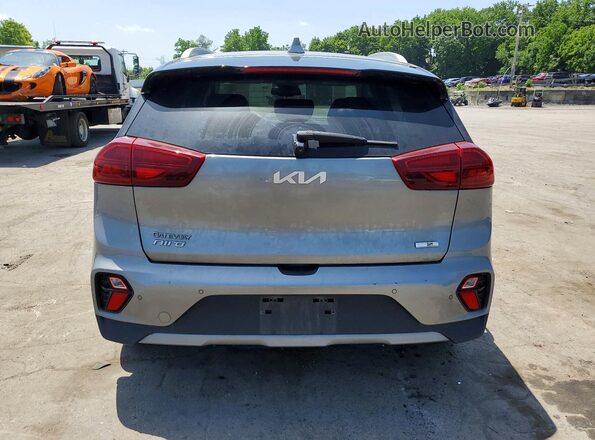 KNDCE3LCXN5546367 2022 KIA NIRO Gray Вид ззаду