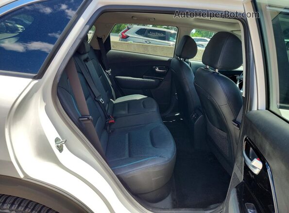 KNDCE3LG0L5080532 2020 KIA NIRO White Widok tylnych siedzeń