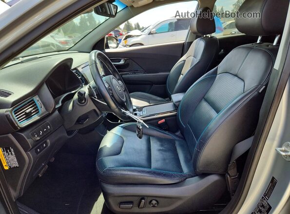 KNDCE3LG5K5006083 2019 KIA NIRO Silver წინა სალონის ხედი