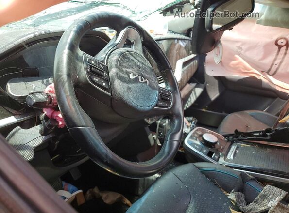 KNDCE3LG7N5123412 2022 KIA NIRO Blue Front interior view