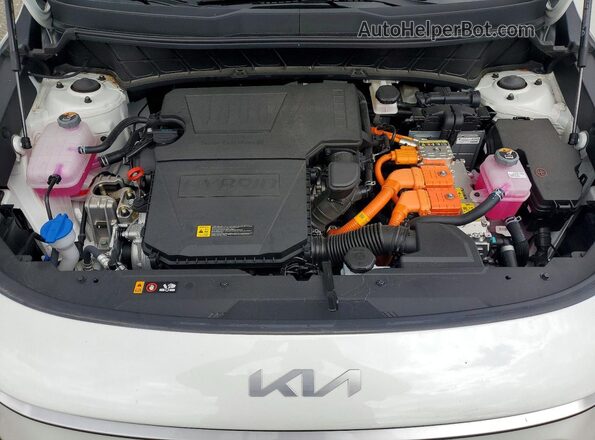 KNDCP3LE0T5326793 2026 KIA NIRO White Вид задньої частини салону