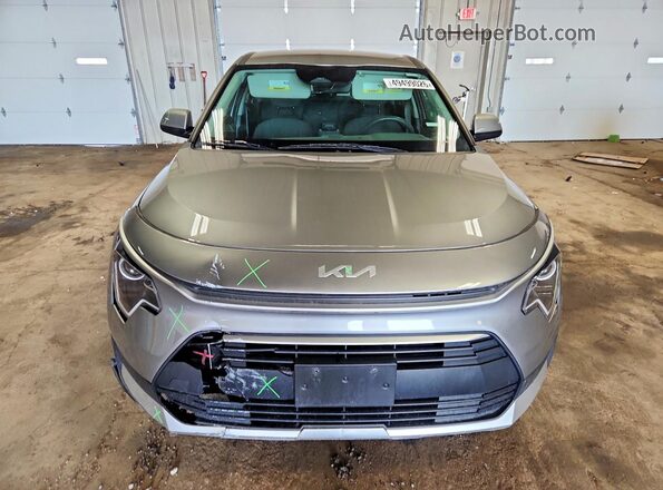 KNDCP3LE1P5063591 2023 KIA NIRO Silver Դիմացի տեսք