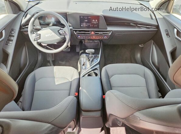 KNDCP3LE1T5347426 2026 KIA NIRO Silver Widok deski rozdzielczej