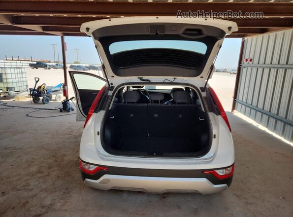 KNDCP3LE1T5360306 2026 KIA NIRO White 