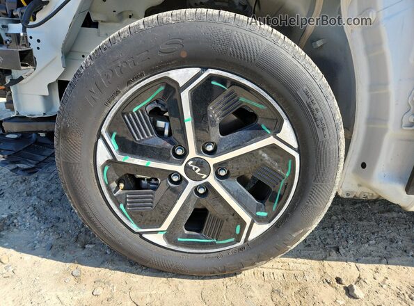KNDCP3LE3T5319353 2026 KIA NIRO White 