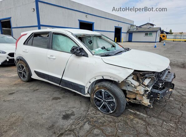 KNDCP3LE4T5328594 2026 KIA NIRO White Delantero derecho