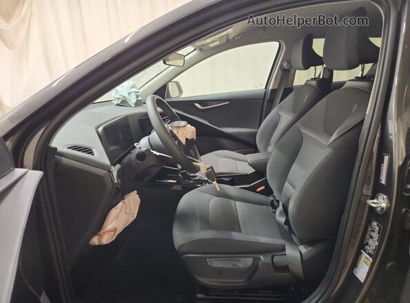 KNDCP3LE4T5356735 2026 KIA NIRO Серый 