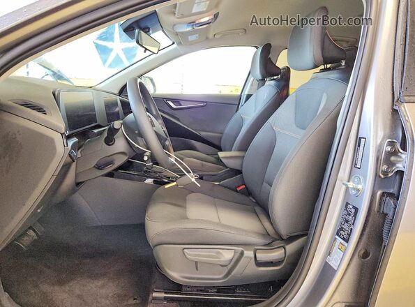 KNDCP3LE5T5320410 2026 KIA NIRO Gray წინა სალონის ხედი