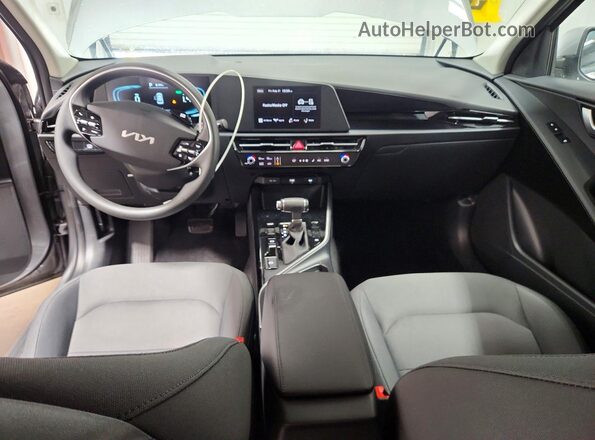 KNDCP3LE5T5341838 2026 KIA NIRO Silver Dashboard view