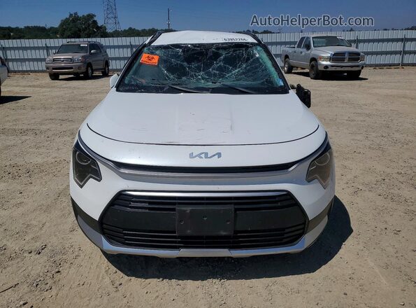 KNDCP3LE6P5084968 2023 KIA NIRO White წინა ხედი