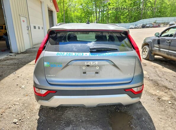 KNDCP3LE6P5087983 2023 KIA NIRO Silver Հետևի տեսք