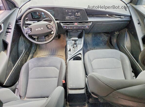 KNDCP3LE6P5087983 2023 KIA NIRO Silver Առջևի վահանակի տեսք