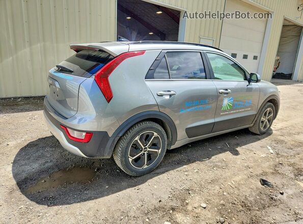 KNDCP3LE6P5087983 2023 KIA NIRO Silver Հետևի աջ