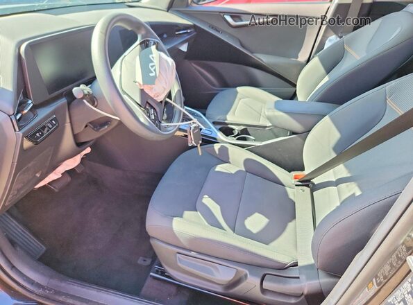 KNDCP3LE6T5318844 2026 KIA NIRO Gray Widok wnętrza z przodu