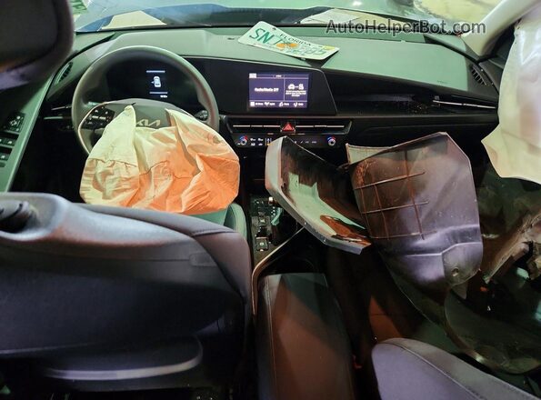 KNDCP3LE6T5319802 2026 KIA NIRO Gray Vista del salpicadero