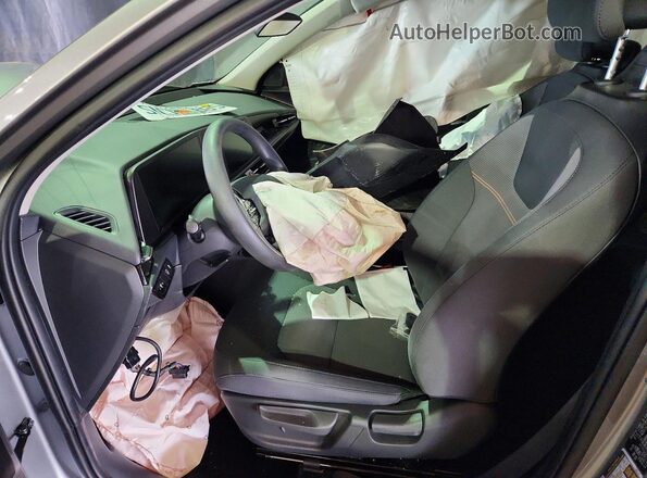 KNDCP3LE6T5319802 2026 KIA NIRO Gray Vista interior delantera