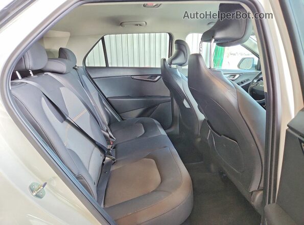 KNDCP3LE6T5331013 2026 KIA NIRO White უკანა სავარძლების ხედი