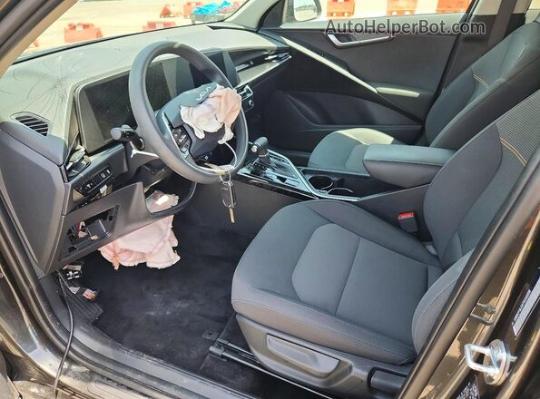 KNDCP3LE6T5332226 2026 KIA NIRO Gray Widok wnętrza z przodu
