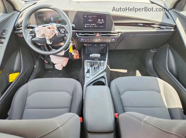 KNDCP3LE6T5332226 2026 KIA NIRO Gray Widok deski rozdzielczej