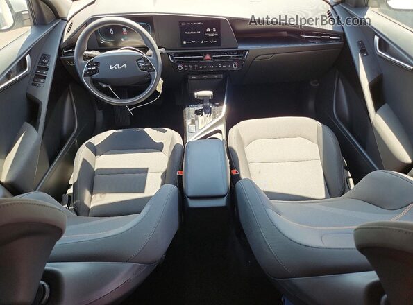 KNDCP3LE6T5340942 2026 KIA NIRO White Widok komory silnika