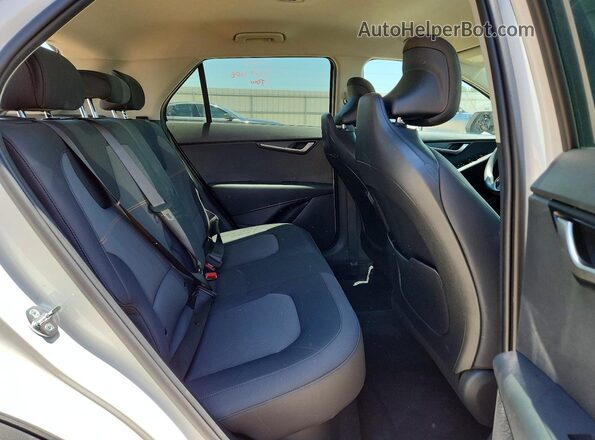 KNDCP3LE7T5328072 2026 KIA NIRO White Vista de los asientos traseros