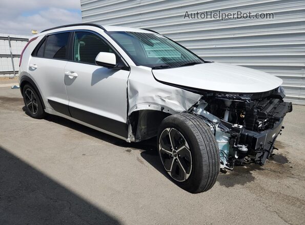 KNDCP3LE8S5304734 2025 KIA NIRO White 