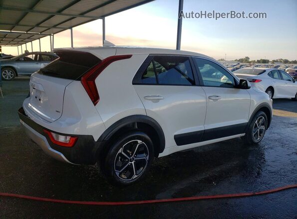KNDCP3LE9S5305892 2025 KIA NIRO White Trasero derecho