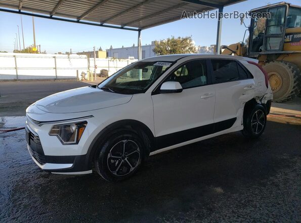 KNDCP3LE9S5305892 2025 KIA NIRO White 