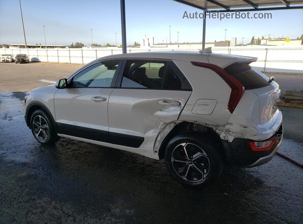 KNDCP3LE9S5305892 2025 KIA NIRO White 