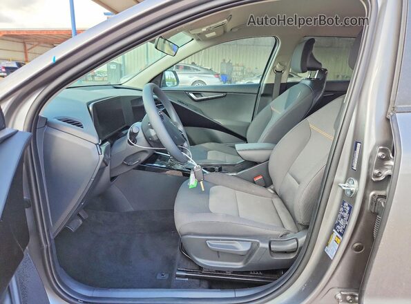 KNDCP3LE9T5362143 2026 KIA NIRO Gray Սալոնի դիմացի տեսք