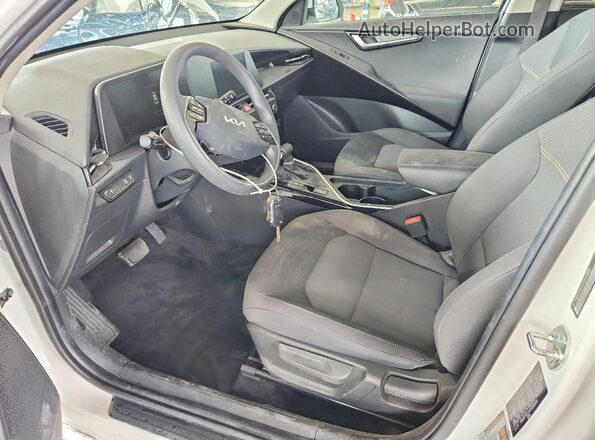 KNDCP3LEXT5318555 2026 KIA NIRO White Vista de la etiqueta del VIN