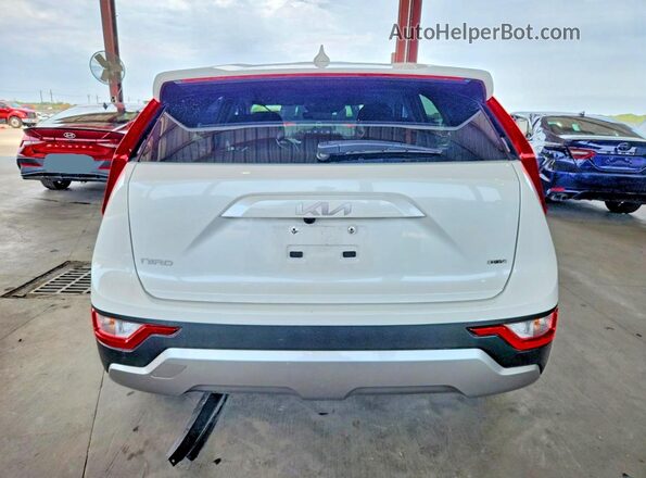 KNDCP3LEXT5318555 2026 KIA NIRO White Vista del compartimento del motor